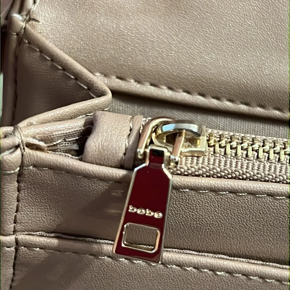 BEBE Los Angeles Women's Chain Crossbody Beige/Pink small Bag